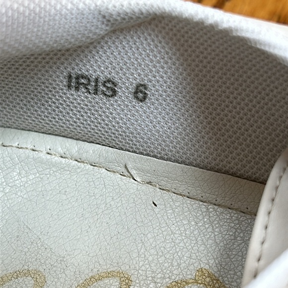 Ccocci low profile ladies sneakers.  Iris style from local boutique. Size 6. - Picture 8 of 8